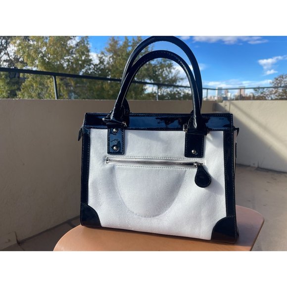NWT Chocolat Blu Black Vinyl Trim White Leather Handbag One Size - Picture 2 of 9